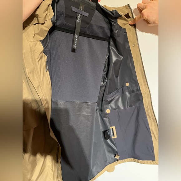 Lululemon Water Repellent Jacket - Picture 4 of 5